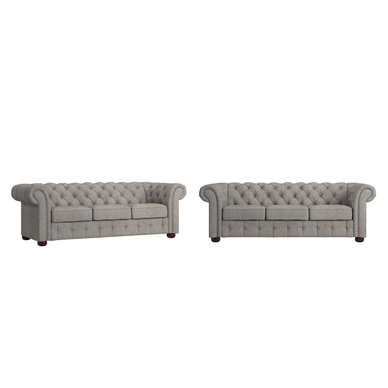 Divano Chesterfield trapuntato con braccioli arrotolati