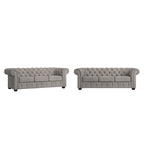 Divano Chesterfield trapuntato con braccioli arrotolati
