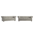 Divano Chesterfield trapuntato con braccioli arrotolati