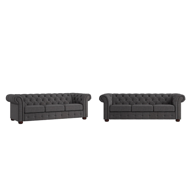 Divano Chesterfield trapuntato con braccioli arrotolati