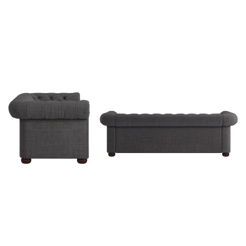 Divano Chesterfield trapuntato con braccioli arrotolati