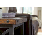 Tavolino Carpenter Brown in Legno Massello di Acacia